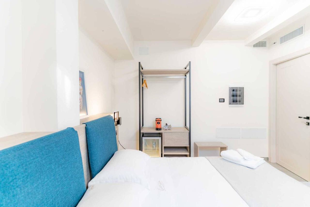 Carizza Rooms Pozzallo Bagian luar foto