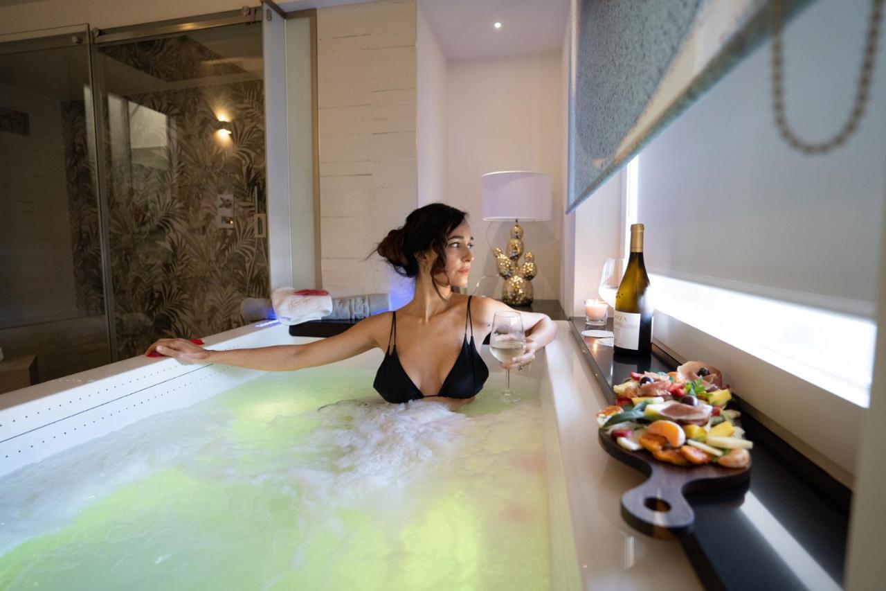 Carizza Rooms Pozzallo Bagian luar foto