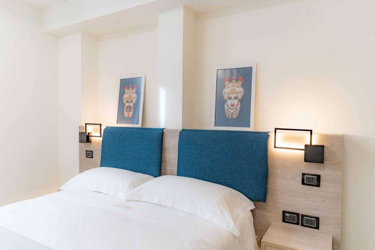 Carizza Rooms Pozzallo Bagian luar foto