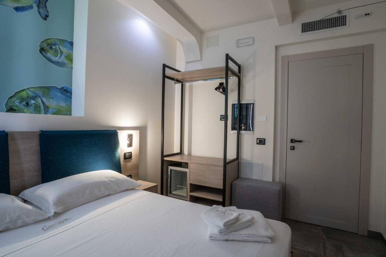 Carizza Rooms Pozzallo Bagian luar foto