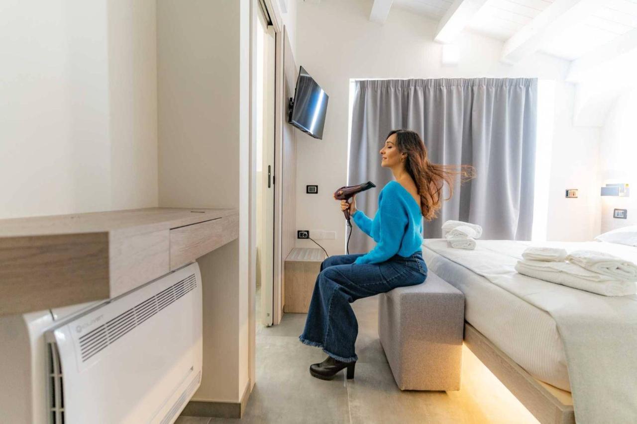 Carizza Rooms Pozzallo Bagian luar foto