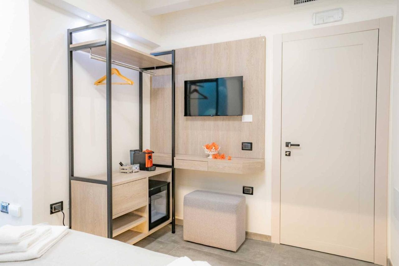 Carizza Rooms Pozzallo Bagian luar foto