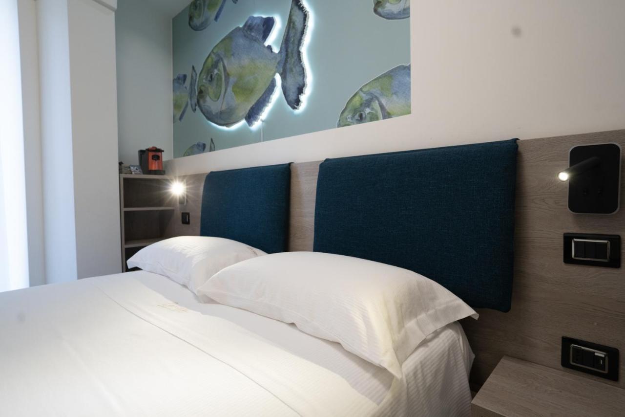 Carizza Rooms Pozzallo Bagian luar foto